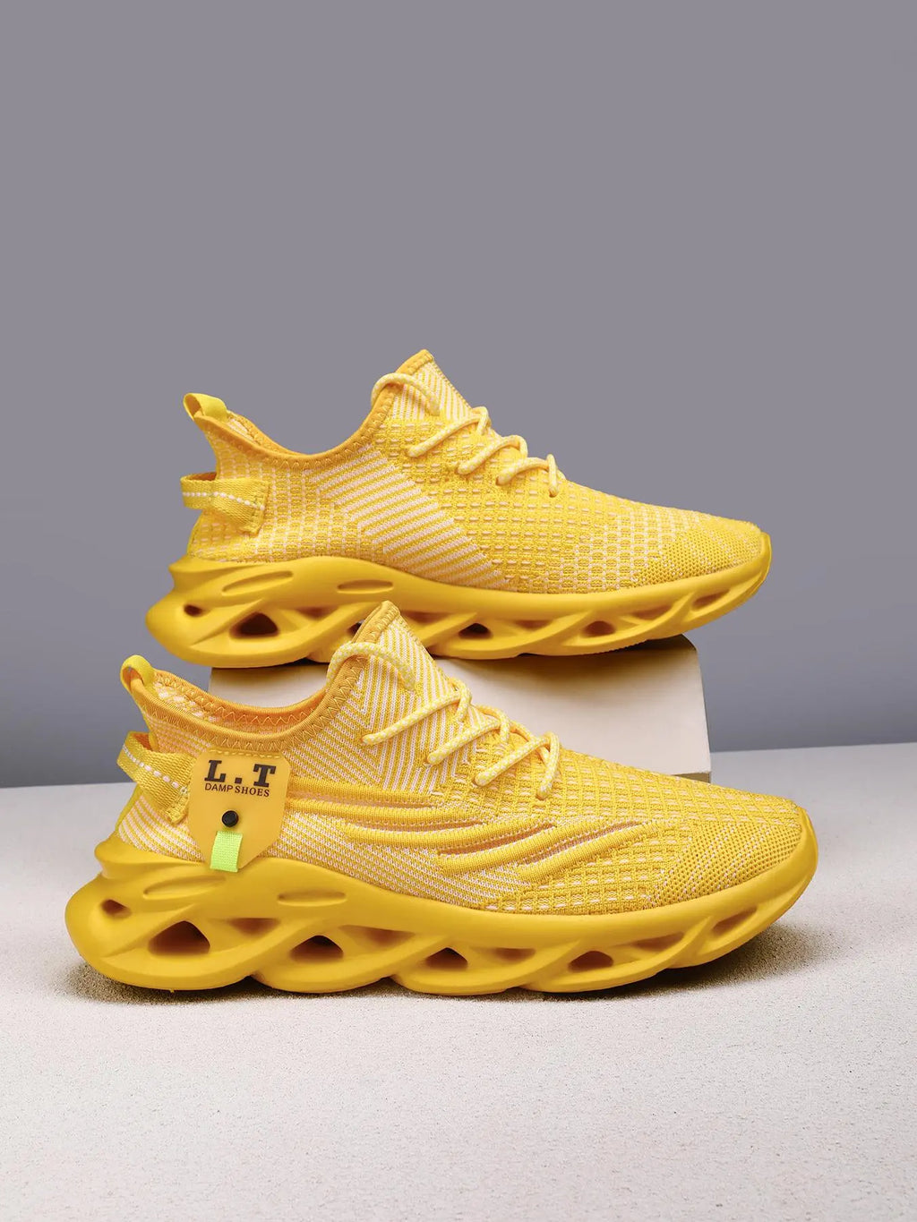 Mens Shoes, Ultra-Light Textured Design Lace-Up Trainers for Treadmill Wear as Gift, Workout Sneakers, Casual Twist Sole Design Sports Running Shoes for Summer 2025