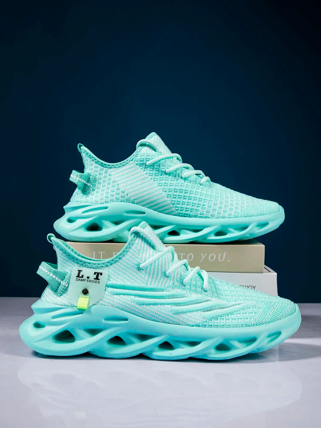 Mens Shoes, Ultra-Light Textured Design Lace-Up Trainers for Treadmill Wear as Gift, Workout Sneakers, Casual Twist Sole Design Sports Running Shoes for Summer 2025